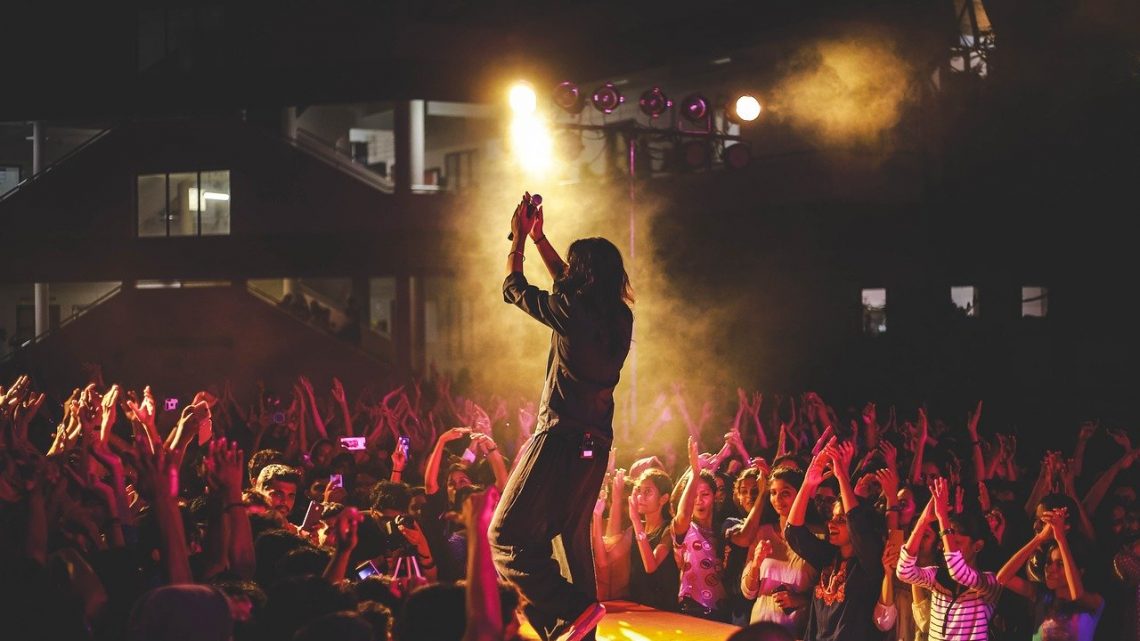 Chanter en langue étrangère, un élan apprécié des fans